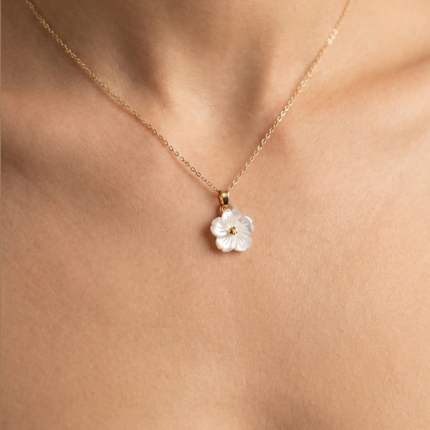 آویز طلا گل صدفی